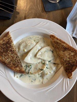 Asparagus ravioli with garlic bread - wonderful!!!