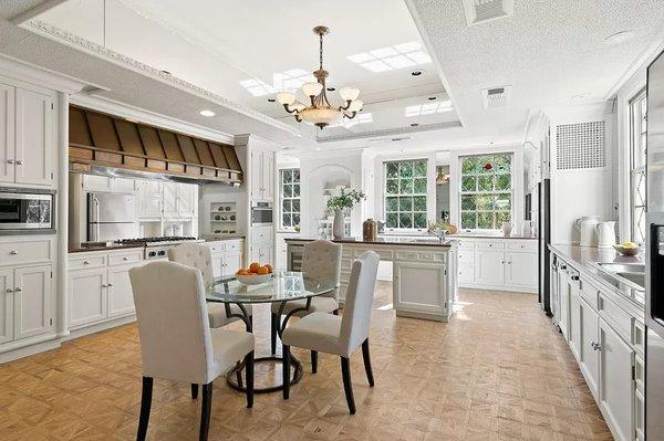 Painted this whole kitchen. The white really brightened it.



Photos: Courtesy of Golden Gate Sotheby's International