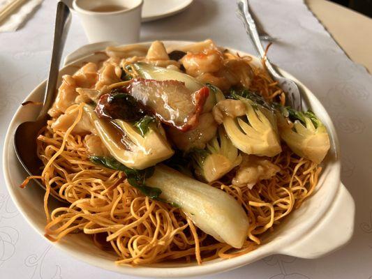 Hong Kong style crispy noodle House chow mein