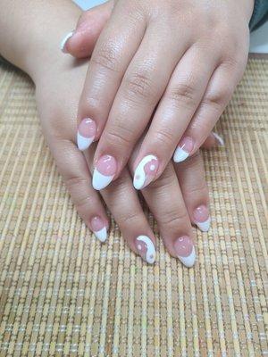 Round French tip with design