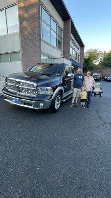 We linked this family with the ideal car to nurture and support the growth of their children.