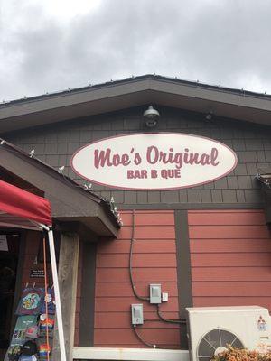 Front side of Moe's