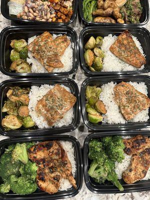 Meal prep: teriyaki salmon, coconut rice & brussel sprouts 
Meal prep: grilled chicken, white rice & roasted garlic broccoli