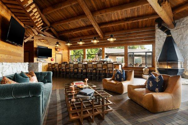 Timbers Lounge at Salmon Falls Resort