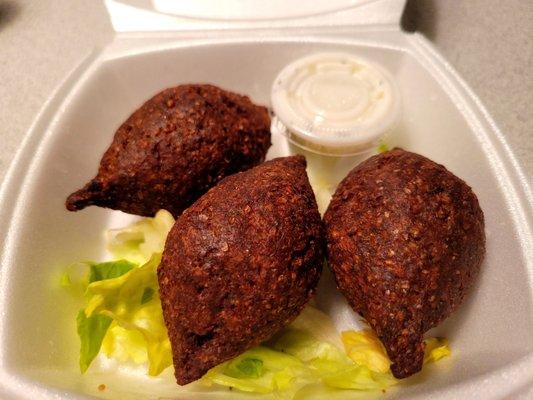 Kibbeh with dip