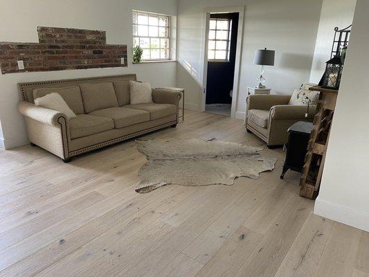 Beautiful oak floors!!!