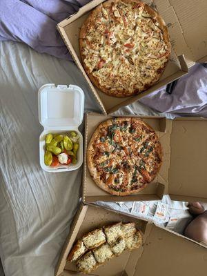 Margarita Pizza, Garlic Bread with Cheese, Garlic Chicken White Pizza & pepperoncini