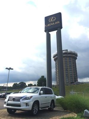 Lexus RiverCenter is minutes from downtown Cincinnati