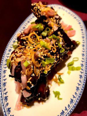 Char siu ribs were succulent as they almost fell off the bones and paired well with that hoison glze and tangy pickled onions!