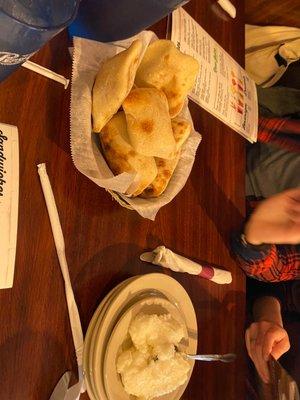 Naan and garlic dip