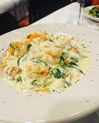 Dinner Shrimp and Lump Crab Alfredo