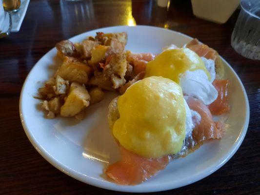 Eggs Benedict with home fries