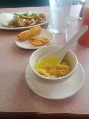 Lunch Special daily 8.95 11-3pm . Egg drop soup, Green Pepper w/ chicken, steam rice spring roll& crab Rangoon good deal good food