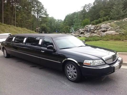 Stretch Limousine Black/ Up to 8 Passengers 