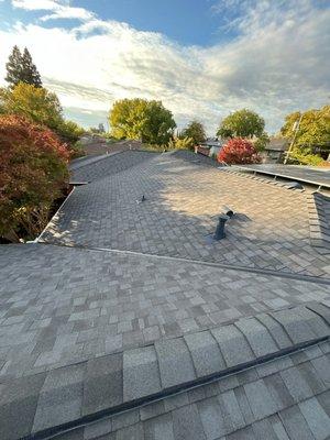 Solaris Moire Black shingle roof