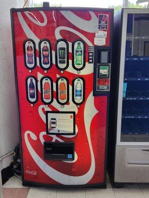 Soda Vende Machine $2.50 20oz Drinks