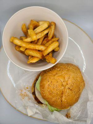 Hamburger deluxe and fries