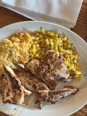 Grilled chicken tenders, hashbrown casserole and corn.