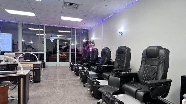 We are ready to help you relax with our awesome spa pedicure chairs.