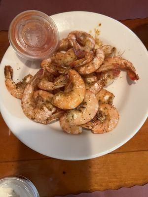 1/2 lb medium steamed shrimp. Yummy!