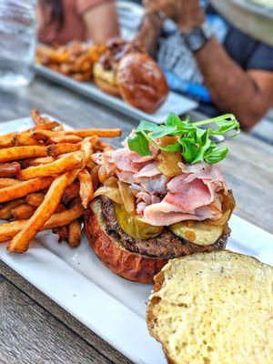 Matterhorn burger