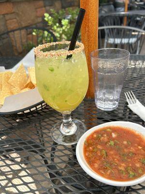 Jalapeño margarita, chips