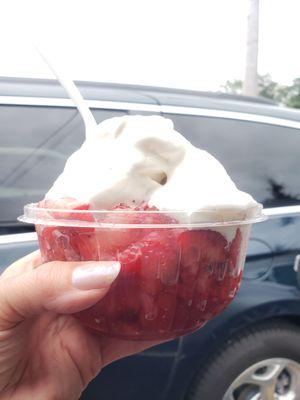 Strawberry shortcake to go #yum #ReviewsByRL