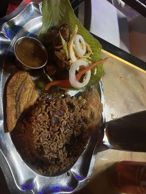 Griot with red rice and peas