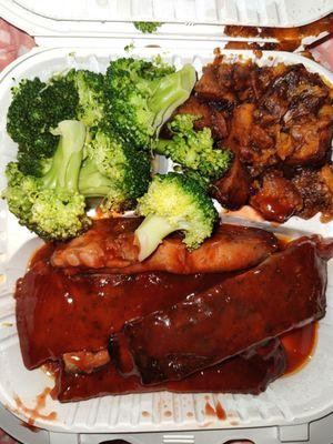 BBQ ribs, yams and steamed broccoli with butter