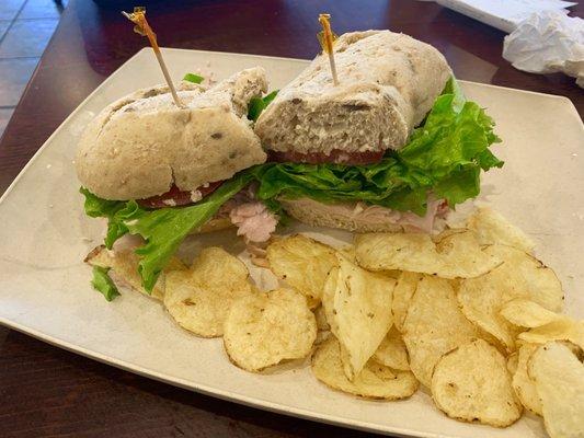 Smoked turkey with honey mustard and chips