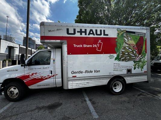 Drove a Uhaul for 6 hours and just wanted a good meal and some decent service.