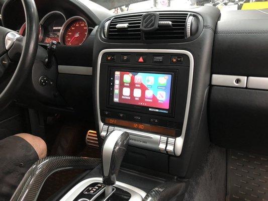 Porsche Cayenne with AppleCarPlay source unit by Pioneer..