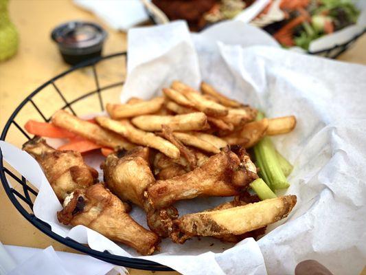 Buffalo Wings & Fries