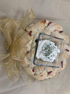 Our delicious Popeye bread twisted into a festive Holiday Wreath. Made with spinach, garlic, parmesan, and roasted red peppers.