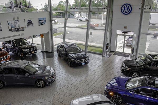 Volkswagen of Oak Lawn    Showroom