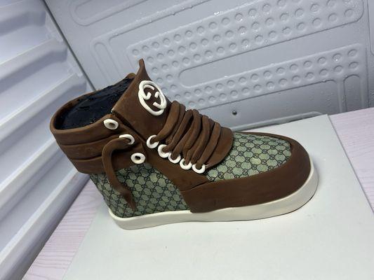 Gucci tennis shoe