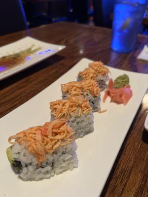 Valentine roll (shrimp, avocado, cucumber, topped with spicy crabmeat)