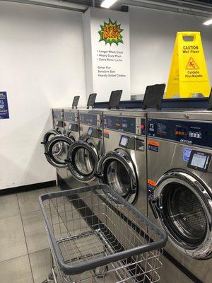 Washers that accept credit card and coins!