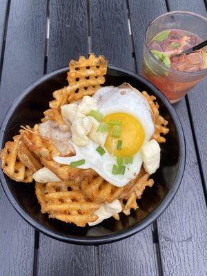 Bacon gravy poutine