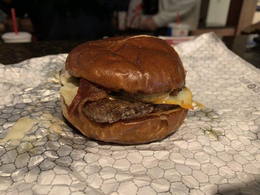 Pretzel Bacon Pub Cheeseburger