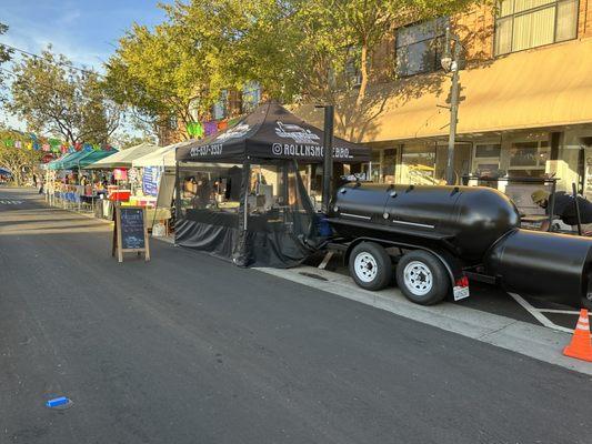 ROLL N SMOKE BBQ OFFSET SMOKER & Tent Pop Up