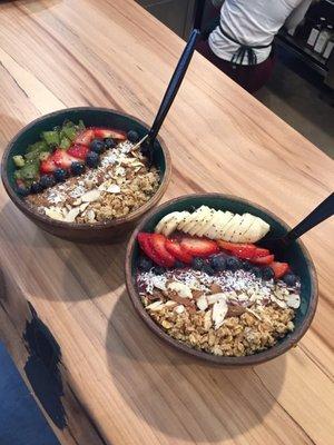 Acai bowls (left pitaya bowl, right power bowl)