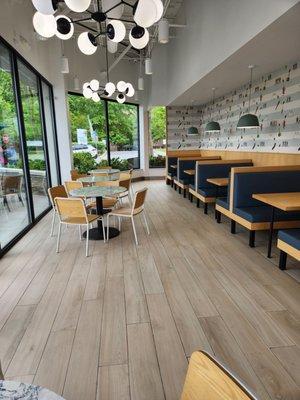 Bright, with indoor & outdoor seating