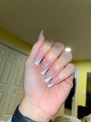 Nail tech: Lexi