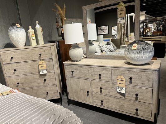 Matching dresser set.  I liked these too!