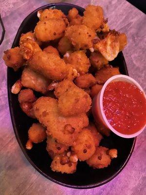 Wisconsin cheese curds w/ marinara sauce