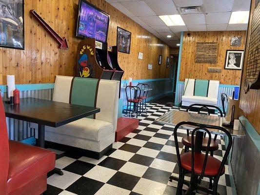 Decor of Flo's Burger Diner