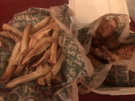 Cajun wings and fries