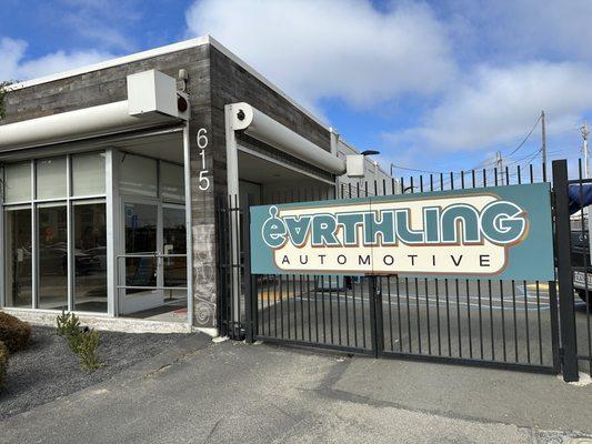 Earthling Automotive Tesla, EV, Prius and Hybrid Service Center located at 615 Bayshore Blvd in San Francisco. Plenty of parking.