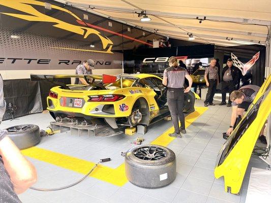 Pit row with the C8.R team